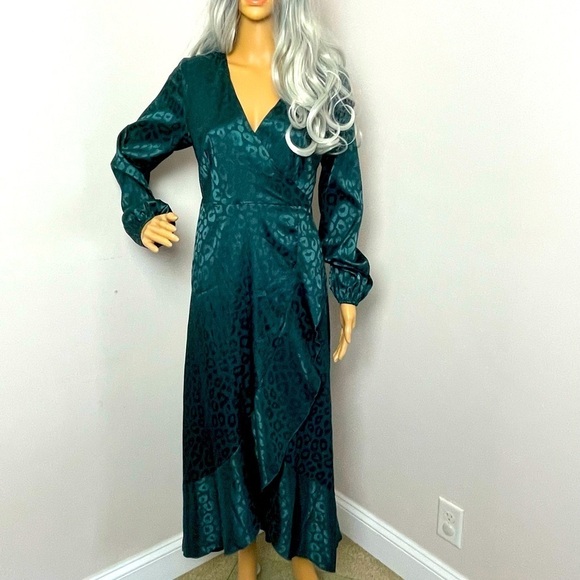 : Simplee Apparel Rap Dress - V-Neck, Long Sleeve, High/Low Hem - Jeweled Green - Picture 1 of 14